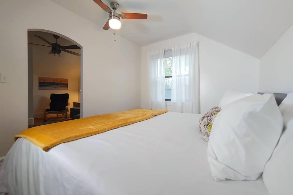Historic W/Deck, King Bed & Air By Lake Michigan Manistee Exterior foto